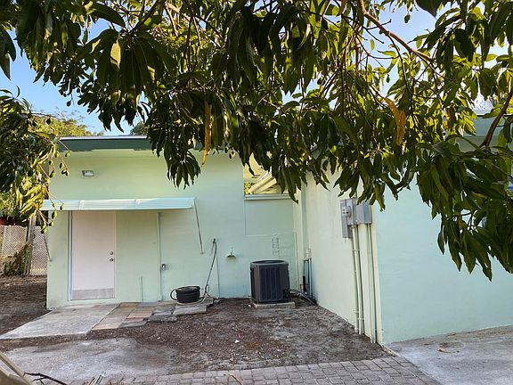3rd image of 3020 E Palm Dr