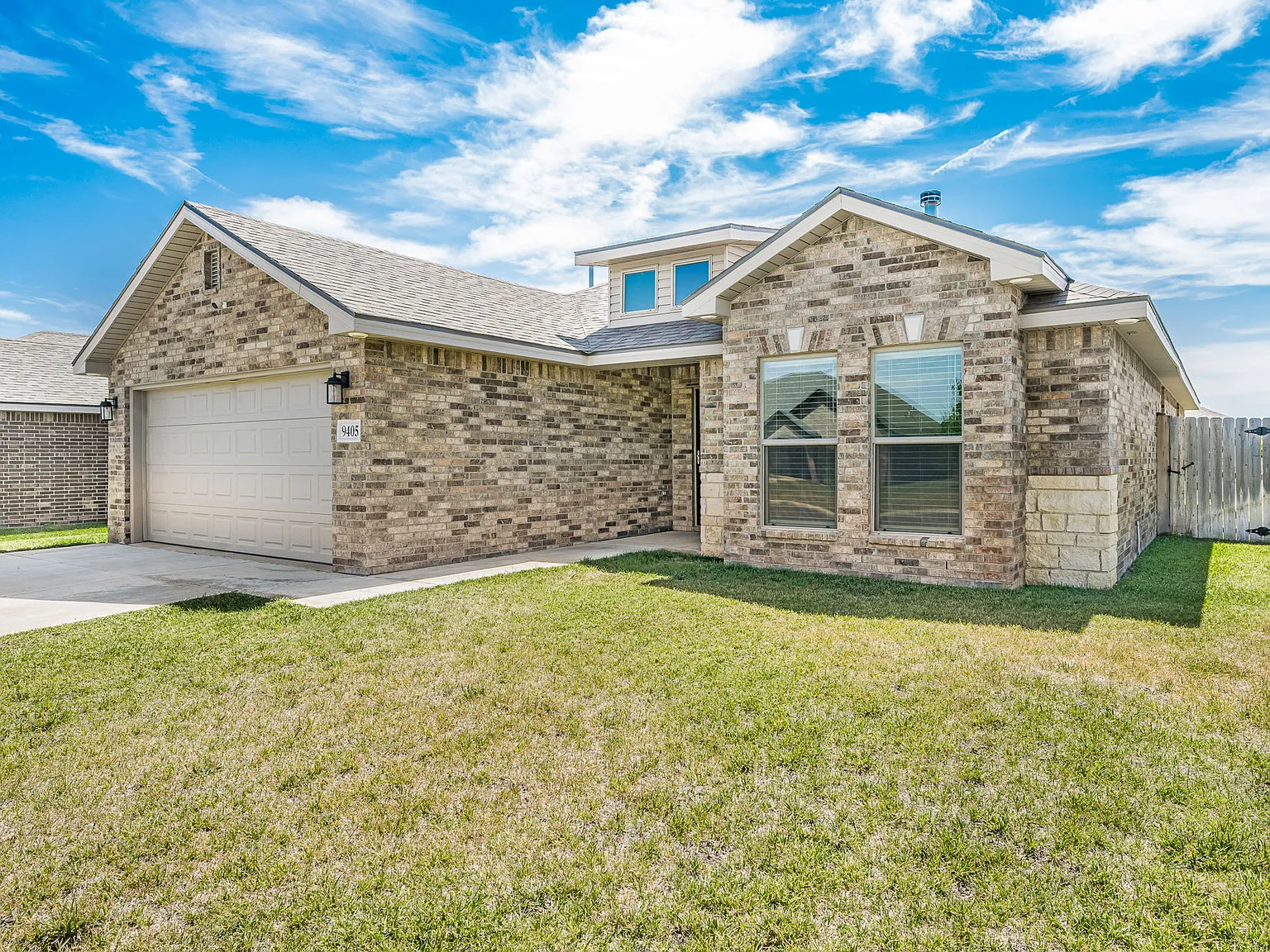 9405 Sydney Dr — Photo 2