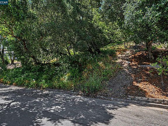 2nd image of 46 Oak Rd
