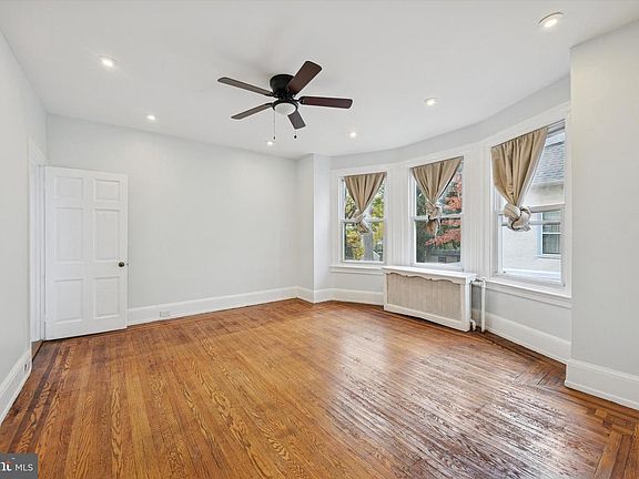 4th image of 38 W Stratford Ave