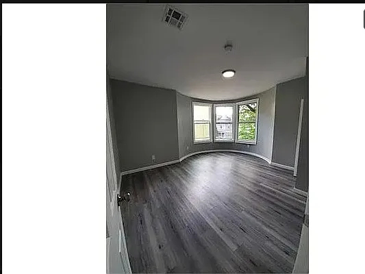 5 bed, 1800 sqft, $2,900 — Photo 1