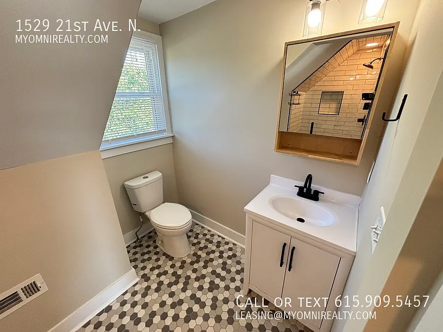 1529 21st Ave. N. — Photo 2