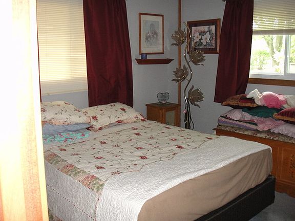4th image of 1025 Eastview Dr