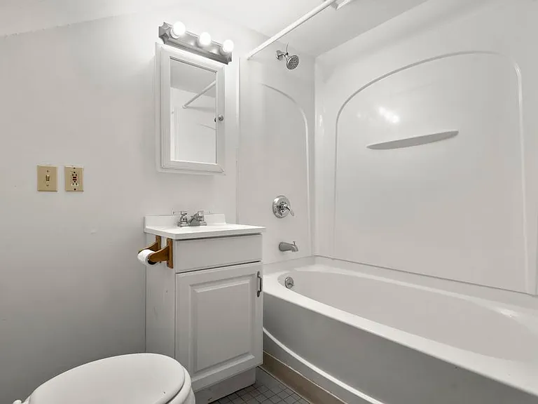 22 Winthrop St #5 — Photo 4