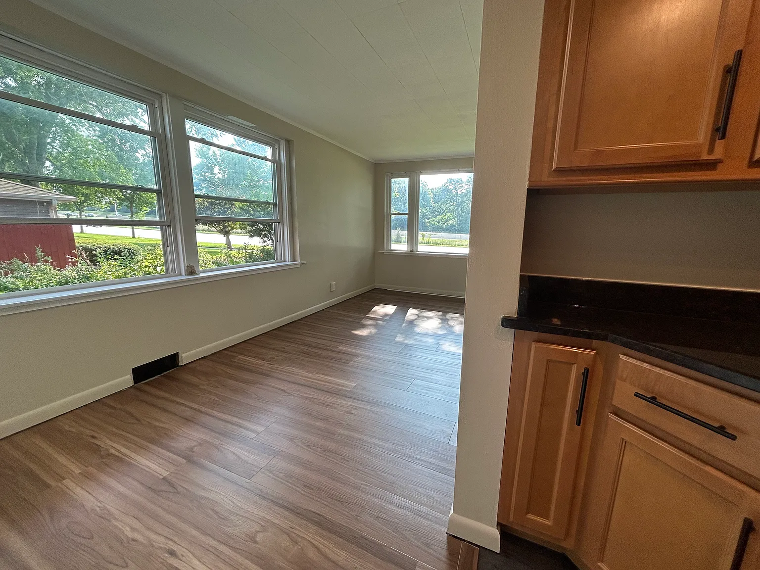 3 bed, 1.5 bath, 1117 sqft, $2,325 — Photo 2