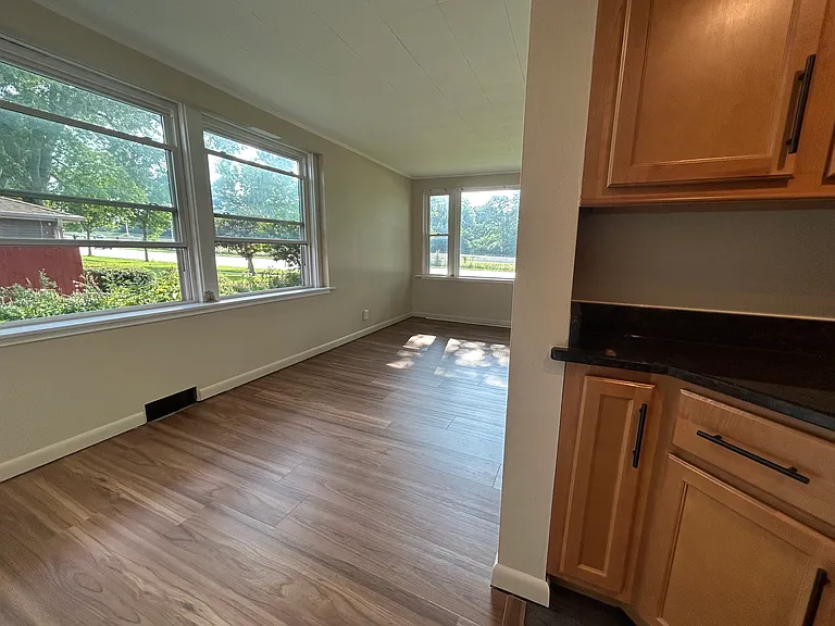 5006 N Port Washington Rd — Photo 4