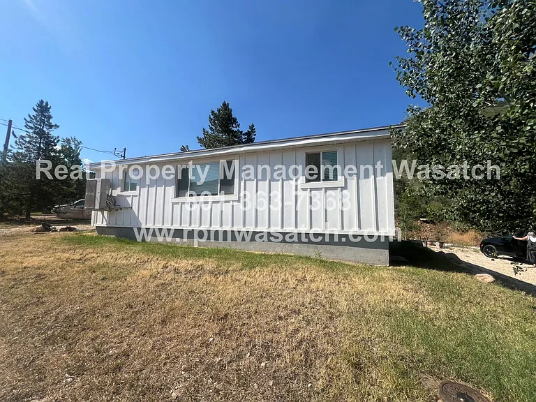 1388 Country Ln — Photo 4