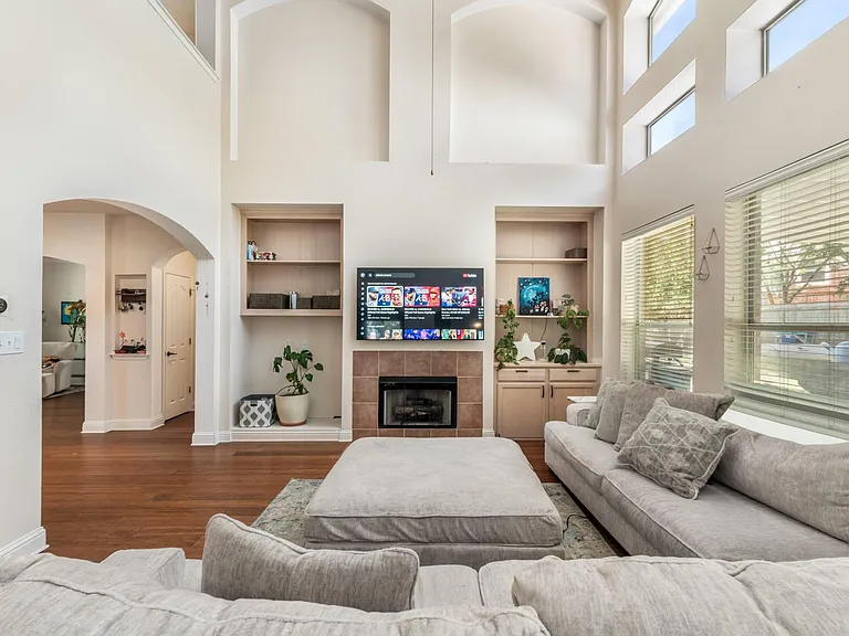 1107 Hollybrook Cv — Photo 9