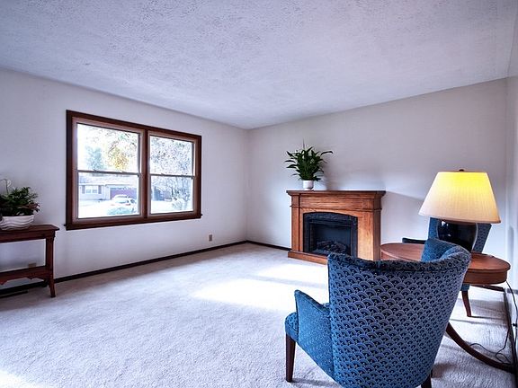 4th image of 23235 Castlewood Ct