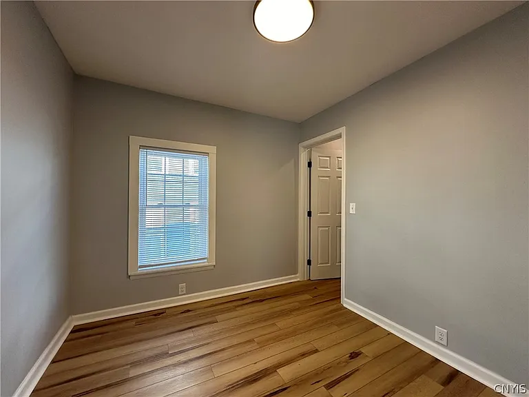 408 E Laurel St — Photo 24