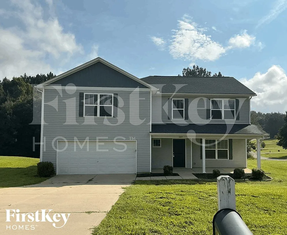 3 bed, 2.5 bath, 1845 sqft, $2,065 — Photo 1