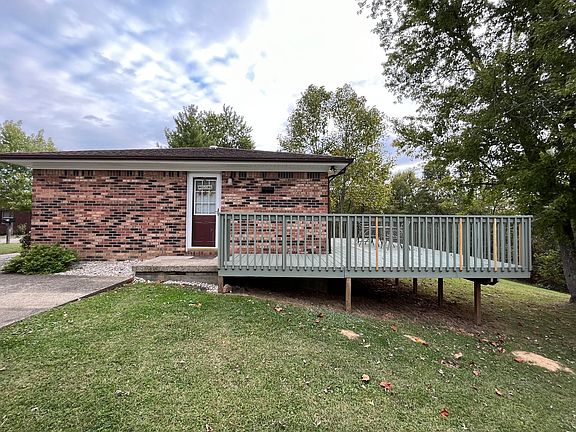 3rd image of 114 Robin Dr