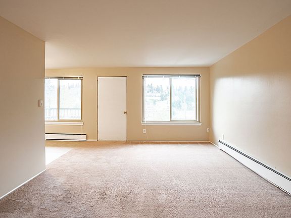 5th image of 3059 Island Crest Way #9