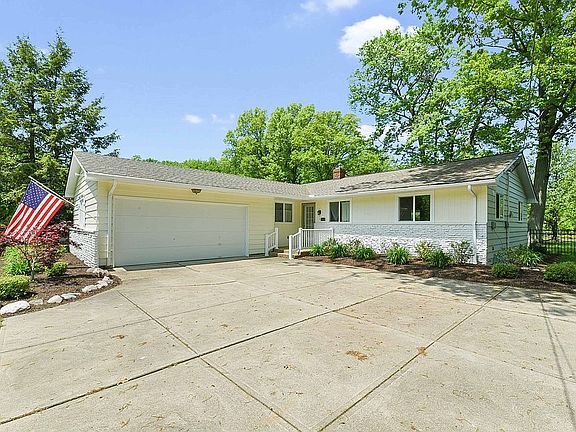 2nd image of 24698 Hilliard Blvd