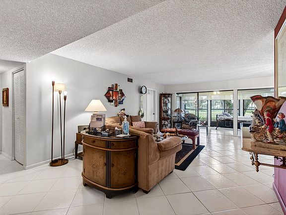 5th image of 5561 Fairway Park Drive #104