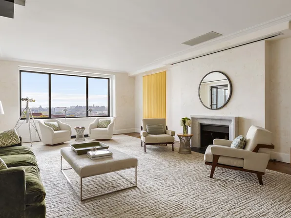 10 Gracie Square image 1 of 19