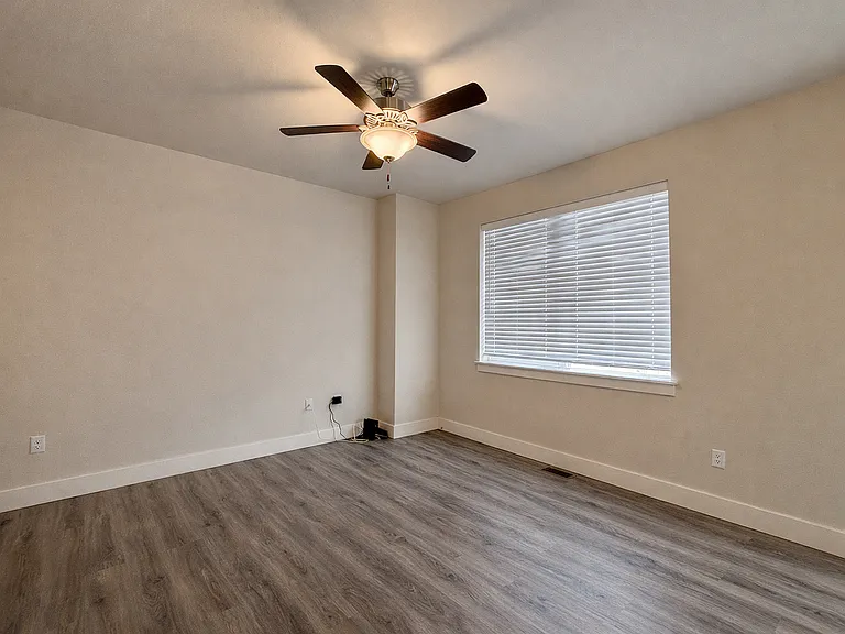1303 Bunson Ln — Photo 2