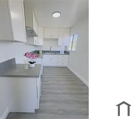 810 W 62nd St #4 — Photo 15