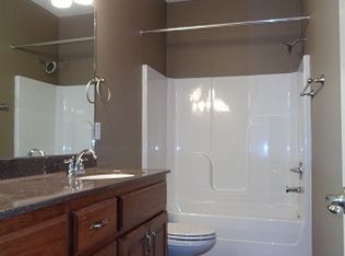 318 Highland Grove Dr, Manhattan, KS 66503