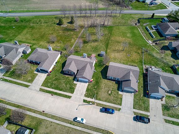 4th image of 647 Marquis Cir