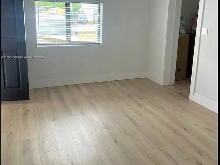 801 NW 75th St — Photo 3