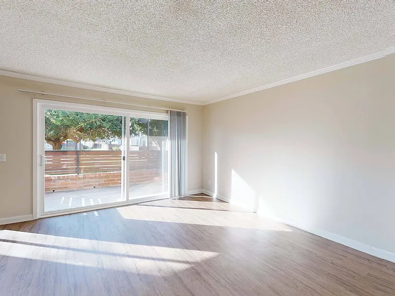 Huntington Vista — Photo 62