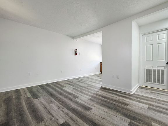 4th image of 420 Broadway Ave APT 4
