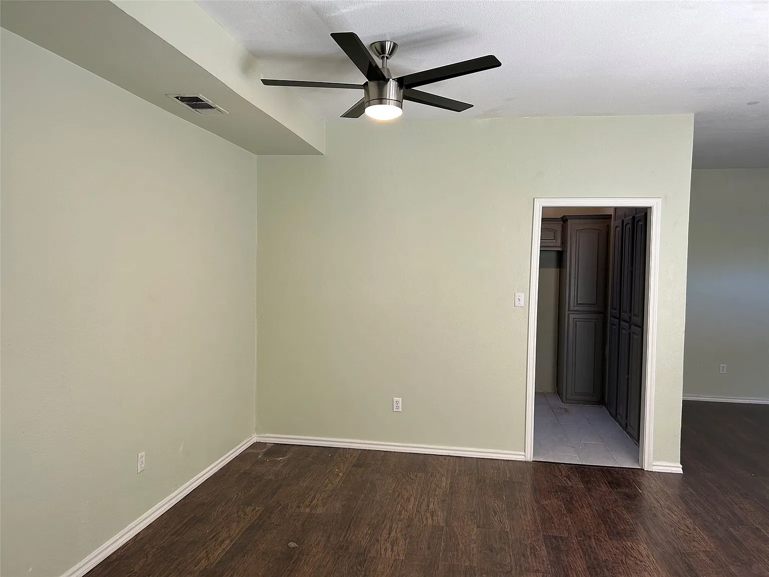 3 bed, 2.0 bath, 1645 sqft, $1,650 — Photo 2