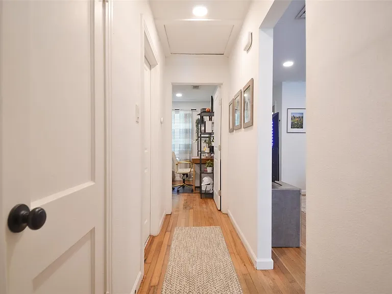 219 W 30th St #1A — Photo 12