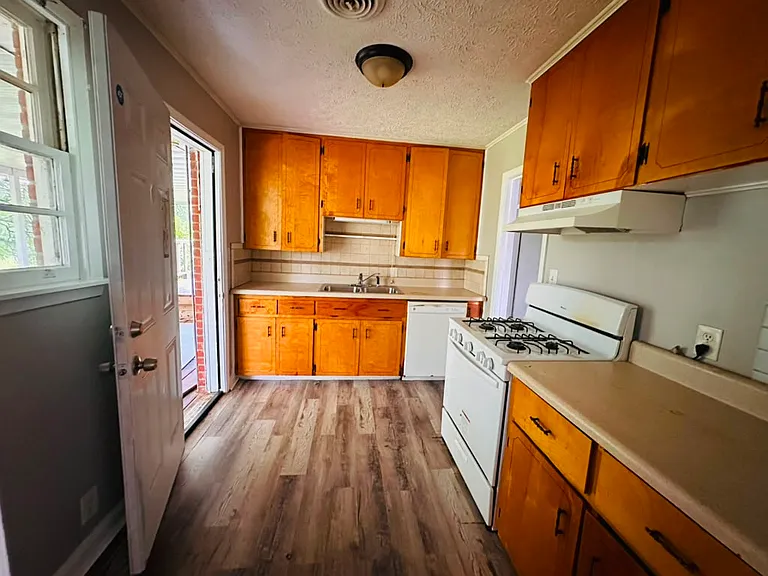 262 Perry Hill Rd — Photo 8