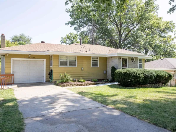 6903 S 45th St, Bellevue, NE 68157