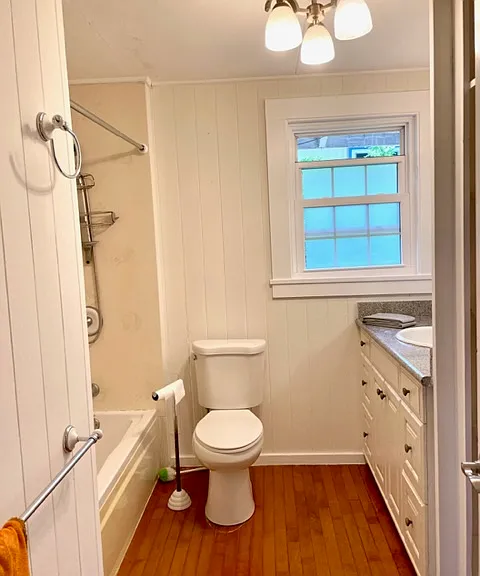 2/F Bathroom