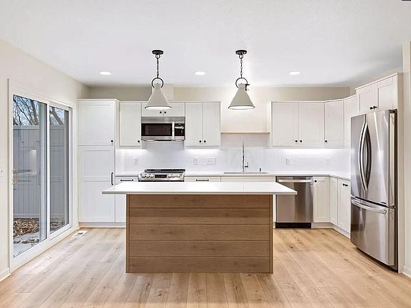 4th image of 5515 Shorewood Ln