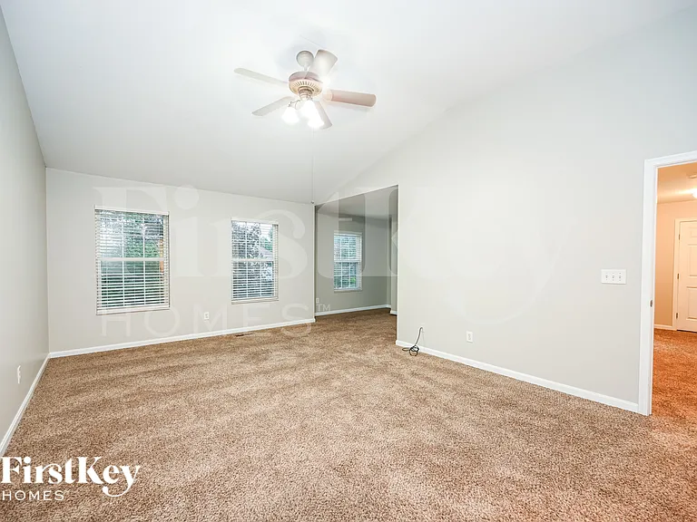 6176 Fox Run Ln — Photo 11