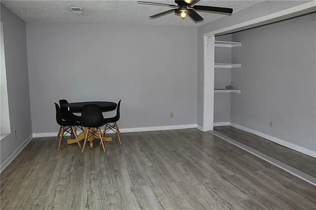 3 bed, 1.0 bath, 1133 sqft, $1,300 — Photo 4
