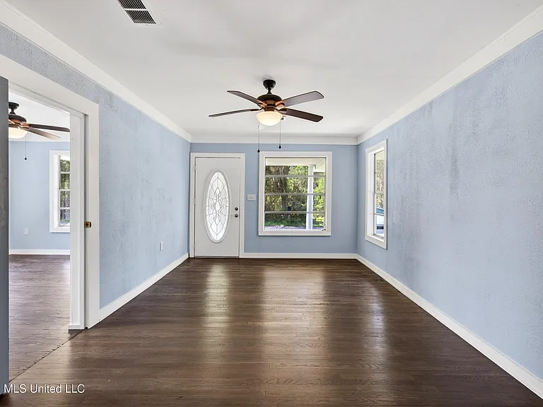 612 N Wright Ave — Photo 6