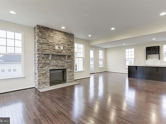 5th image of 3 Holiday Ct