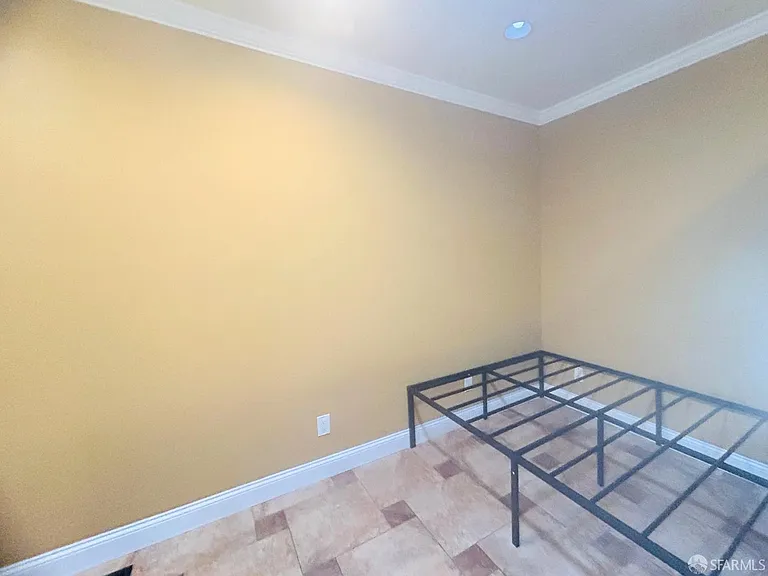 224 Cordova St — Photo 6