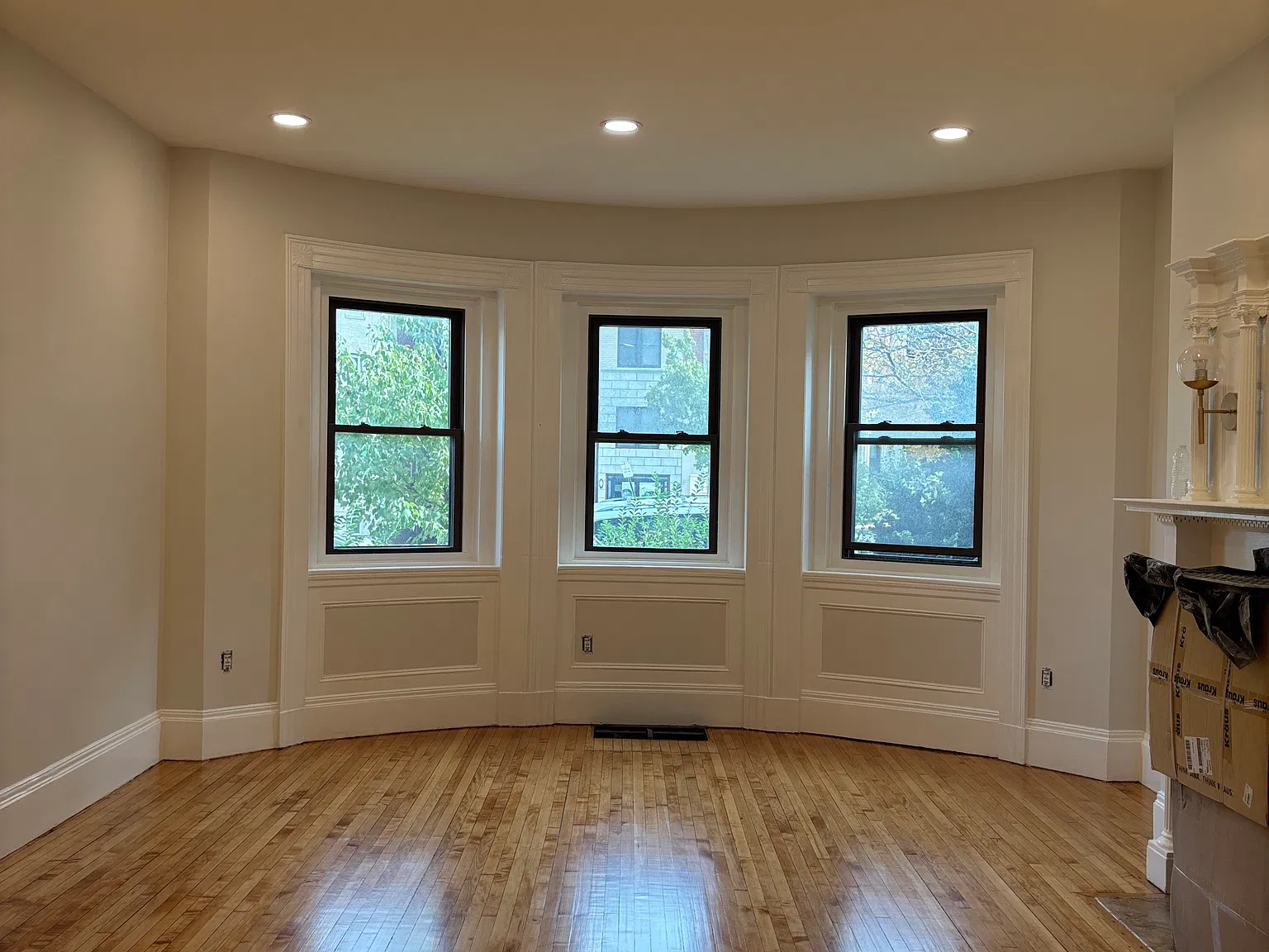 1 bed, 950 sqft, $4,500 — Photo 3