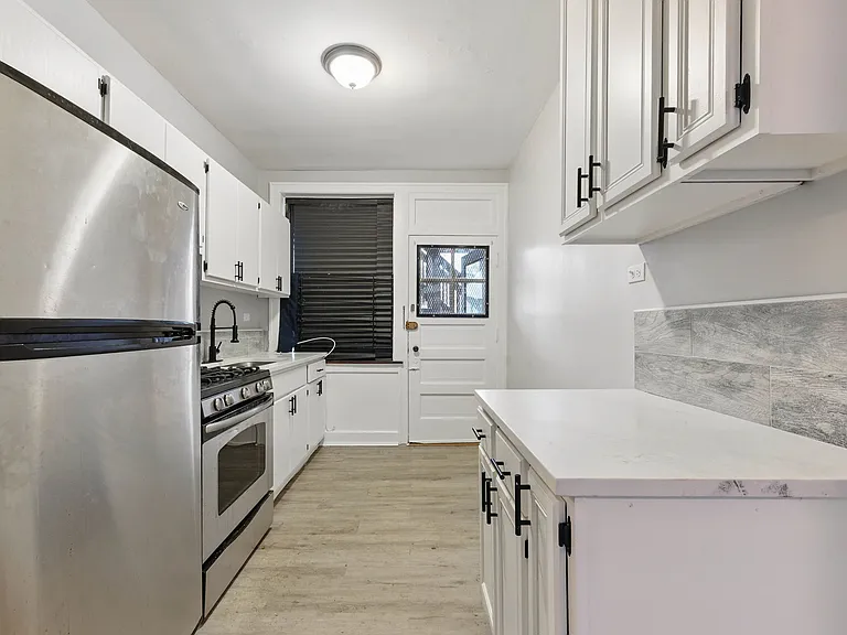 7828 S. Drexel Ave — Photo 35