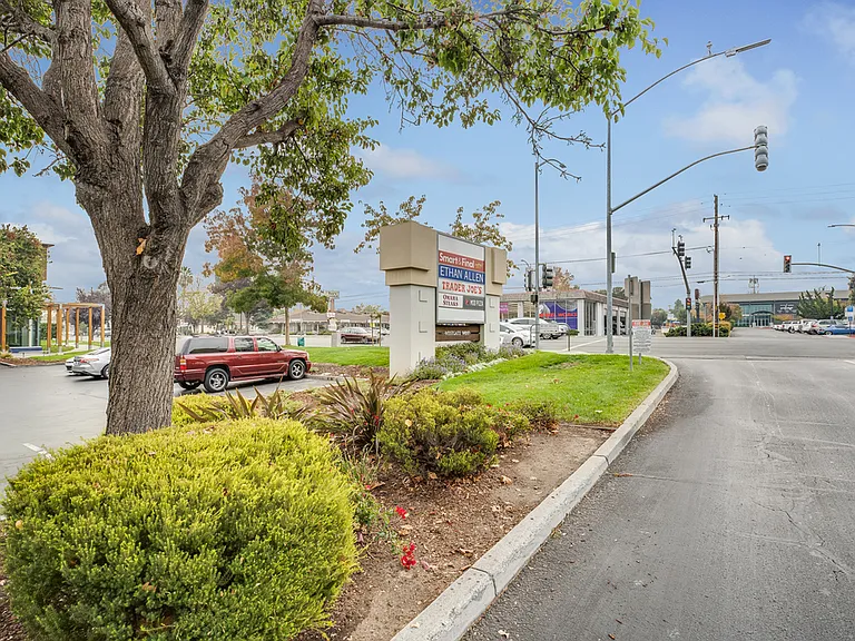 888 Golden Saratoga-Cupertino Apartment Homes — Photo 46