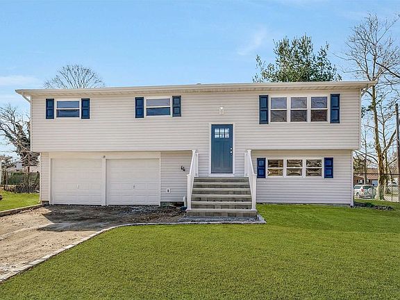 3rd image of 18 Huxley Ln