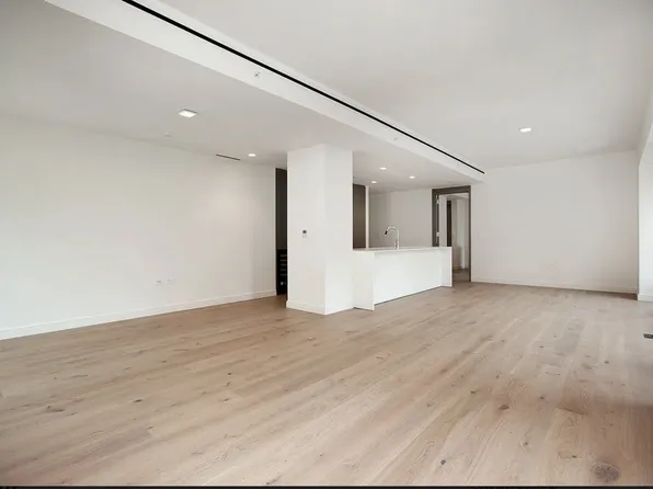 200 East 21st Street image 6 of 9