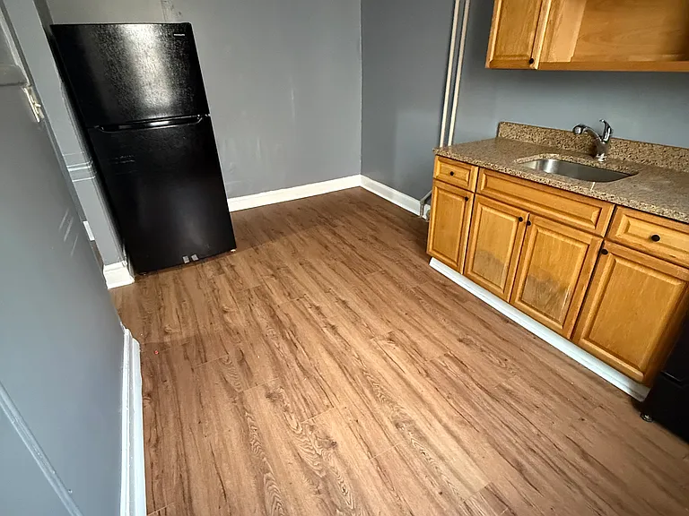 5731 Woodland Ave #1R — Photo 9