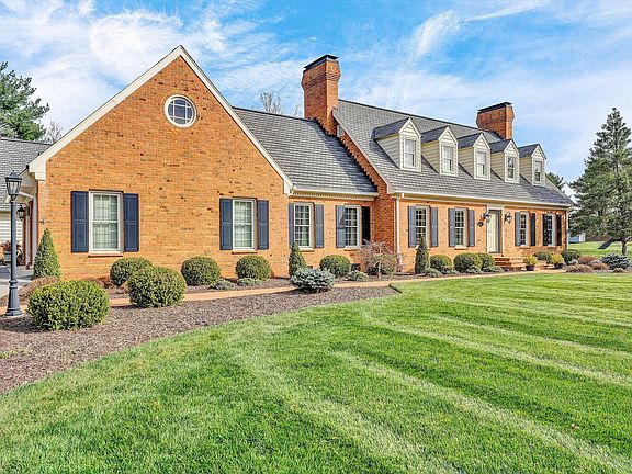 3rd image of 730 Glebe Rd