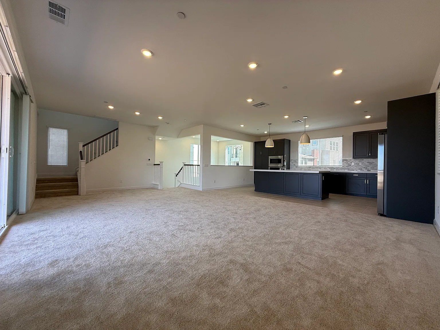 4 bed, 3.5 bath, 2429 sqft, $5,150 — Photo 2