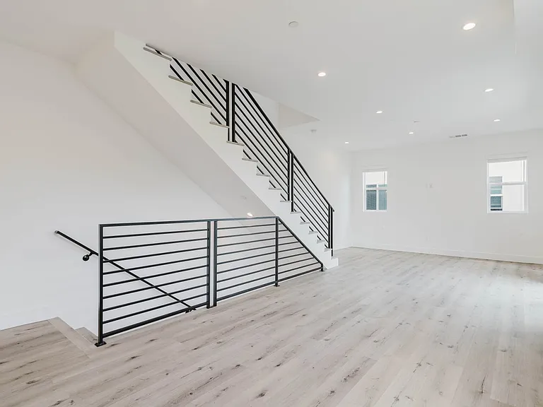10853 Otsego St — Photo 12