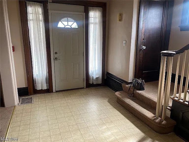 6 bed, 3420 sqft, $2,000 — Photo 4