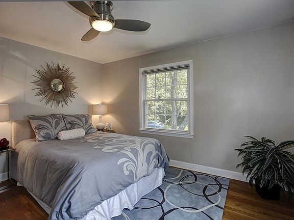 3rd image of 1026 W Taylor Run Pkwy