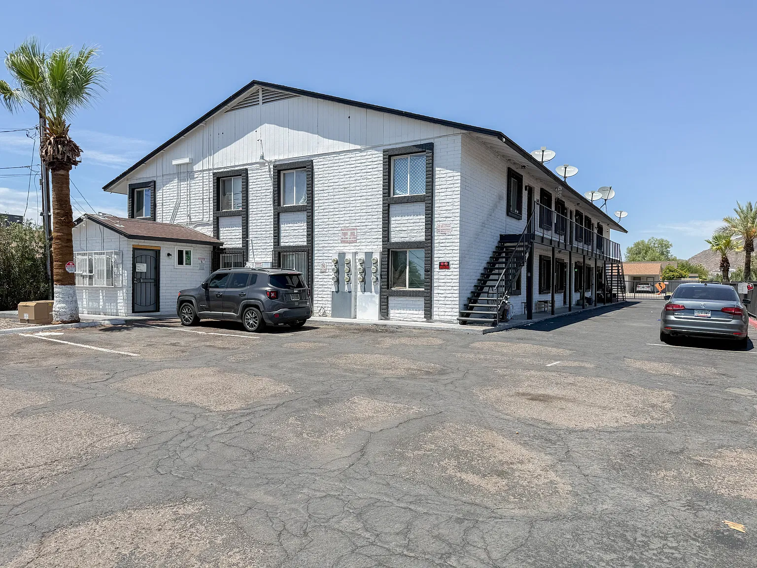 1703 W Mountain View Rd — Photo 3